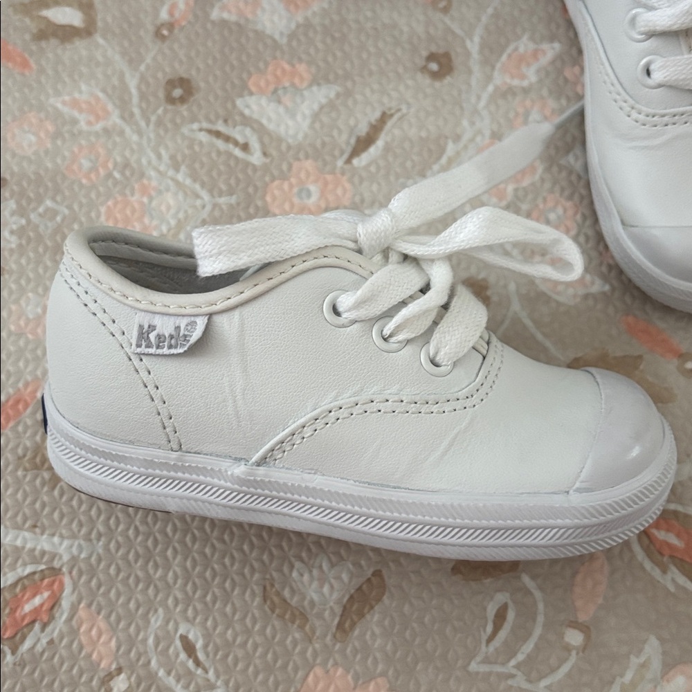 Keds Little Kids Champion Leather Lace Toe Cap Size 5.5 - Picture 3 of 9